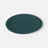 Schwarzes Stripes aquamarines Pappteller (Schrägansicht)