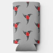 Schwarzes Tattoo mit rote Rose grau Selters Dosenkühler (Rückseite)