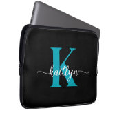 Schwarzes Teal-Monogramm Laptopschutzhülle (Vorne Rechts)