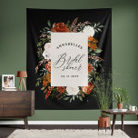 Schwarzes Terracotta floral rustikales Brautparty Wandteppich<br><div class="desc">Rustikales Brautparty mit Blumenmotiven. Mit schönen schwarz,  Rost,  Terrakotta,  rot-rosa und sage-grün Pampas Gras Eukalyptus Aquarell Details mit schönen Skripttext. Dieses moderne Brautparty-Party-Dekor wird sicher den Stil für Ihren großen Tag Set.</div>
