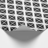 Schwarzes Trendy Triangle Muster Geschenkpapier (Ecke)