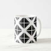 Schwarzes Trendy Triangle Muster Kaffeetasse (VorderseiteRechts)