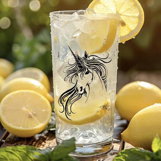 Schwarzes Tribal-Einhorn Glas