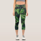 Schwarzes tropisches Muster Capri Leggings (Vorderseite)