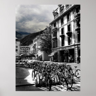 Schwarzes u. weißes europäisches Dorf Poster