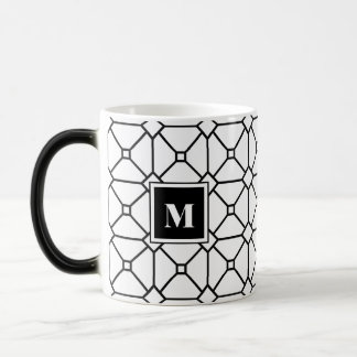 Schwarzes u. weißes geometrisches Monogramm Verwandlungstasse