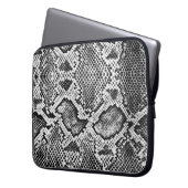 Schwarzes u. weißes Snakeskin Muster Laptopschutzhülle (Vorderseite Links)