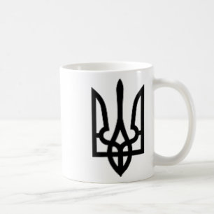 Schwarzes ukrainisches Tryzub-Symbol auf dem Herze Kaffeetasse