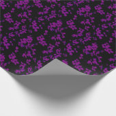 Schwarzes und Lila Blumenmuster Geschenkpapier (Ecke)