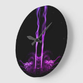Schwarzes und Lila Drachenrauchen Große Wanduhr (Winkel)