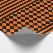 Schwarzes und orange Mischungsmuster Halloweens Geschenkpapier (Ecke)