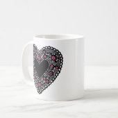 Schwarzes und rosa Spitzenherz Kaffeetasse (Vorderseite Links)