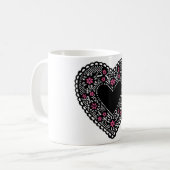 Schwarzes und rosa Spitzenherz Kaffeetasse (Vorderseite Links)