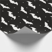 Schwarzes und weißes Fledermäuse Schwarzes Hallowe Geschenkpapier (Ecke)