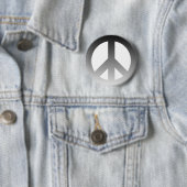 Schwarzes verblassen CND Friedenssymbol auf Weiß Button (Beispiel)