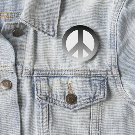 Schwarzes verblassen CND Friedenssymbol auf Weiß Button (Beispiel)