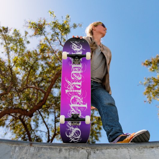 Schwarzes Violett und scharf rosa Farbton Cheminén Skateboard (Außen 1)