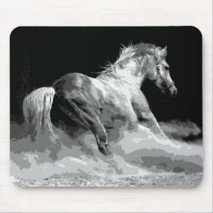 Schwarzes & Weiß Pferd in Aktion Mousepad
