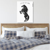 Schwarzes Wildpferd - Ihre Textanzeige drucken Leinwanddruck (Insitu (Schlafzimmer))