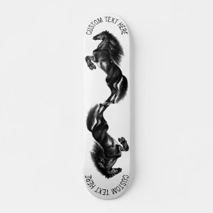 Schwarzes Wildpferd - Schwarz und Weiß Zeichnend Skateboard