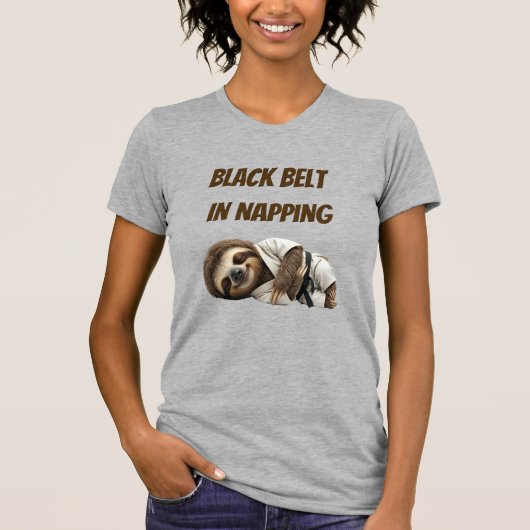 Schwarzgurtel im Schlummern Faultier T-Shirt (Vorderseite)