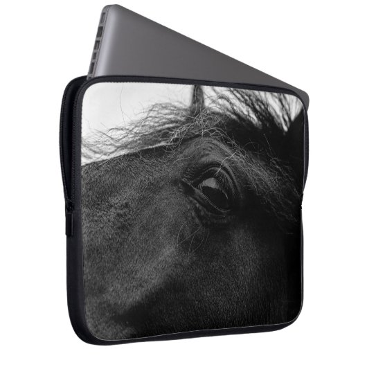 SCHWARZHORSE LAPTOPSCHUTZHÜLLE (Vorne Rechts)