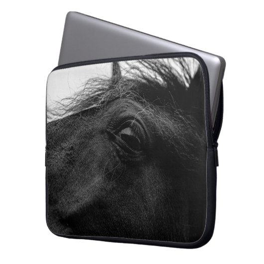 SCHWARZHORSE LAPTOPSCHUTZHÜLLE (Vorderseite Links)