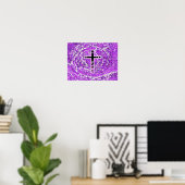 SCHWARZKREUZ MIT LILA HINTERGRUND POSTER (Heimbüro)