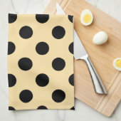 Schwarzpolka-Punkte auf hellgelb Handtuch (Viertel Falte)