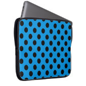 Schwarzpolka-Punkte auf Himmelblau Laptopschutzhülle (Vorne Rechts)