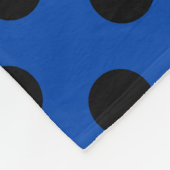 Schwarzpolka-Punkte auf königsblau Fleecedecke (Ecke)