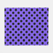 Schwarzpolka-Punkte auf Perwinkle Fleecedecke (Vorderseite (Horizontal))