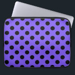 Schwarzpolka-Punkte auf Perwinkle Laptopschutzhülle<br><div class="desc">Schwarzpolka-Punkte auf Perwinkle</div>
