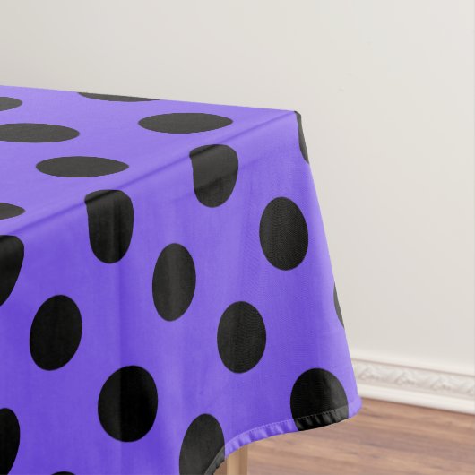 Schwarzpolka-Punkte auf Perwinkle Tischdecke (Beispiel)