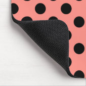 Schwarzpolka-Punkte auf Pfirsich Mousepad (Ecke)