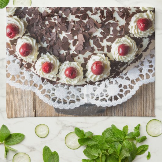 Schwarzwaldkuchen aus rustikalem Holz Küchentuch (Gefaltet)
