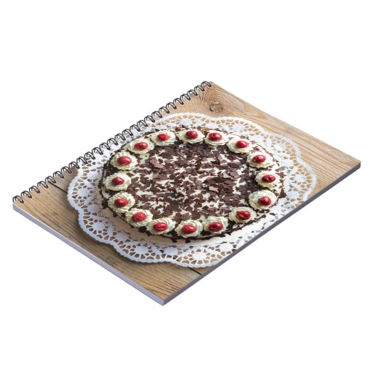 Schwarzwaldkuchen aus rustikalem Holz Notizblock (Linke Seite)