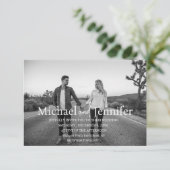 Schwarzweiß 2 Fotos qr uAwg Hochzeit Einladung (Stehend Vorderseite)