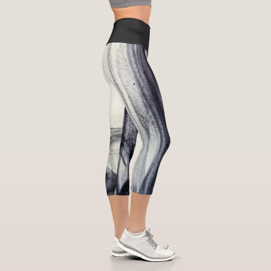Schwarzweiß-Abstrakter Rauch Capri Leggings (Rechts)