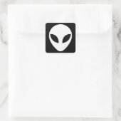 Schwarzweiß-Alien Quadratischer Aufkleber (Tasche)