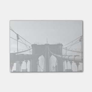 Schwarzweiss-Ansicht der Brücke Post-it Klebezettel