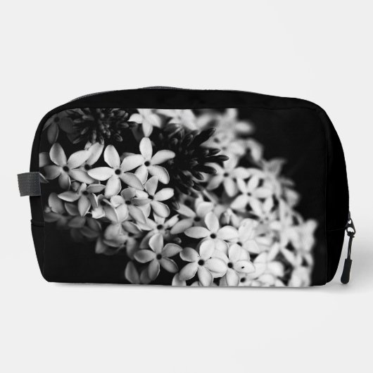 Schwarzweiß-Blume Waschbeutel (Vorderseite)