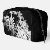 Schwarzweiß-Blume Waschbeutel (Rechte Ecke)