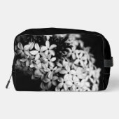 Schwarzweiß-Blume Waschbeutel (Rückseite)