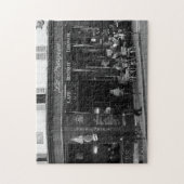 Schwarzweiss-Café in Montmartre, Paris Puzzle (Vertikal)