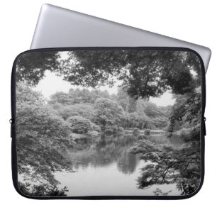 Schwarzweiß, cool, einzigartig Natur und See Laptopschutzhülle