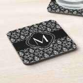 Schwarzweiss-Damast-Muster mit Monogramm Untersetzer (Linke Seite)