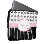 Schwarzweiss-Damast-schickes rosa Blumen mit Namen Laptopschutzhülle (Vorne Rechts)