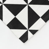 Schwarzweiss-Dreieck-Muster Fleecedecke (Ecke)