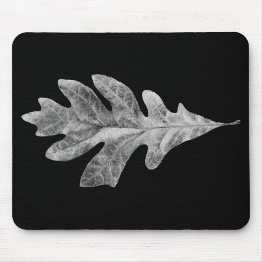Schwarzweiss-Eichen-Blatt-Auflage mit schwarzem Mousepad (Vorne)